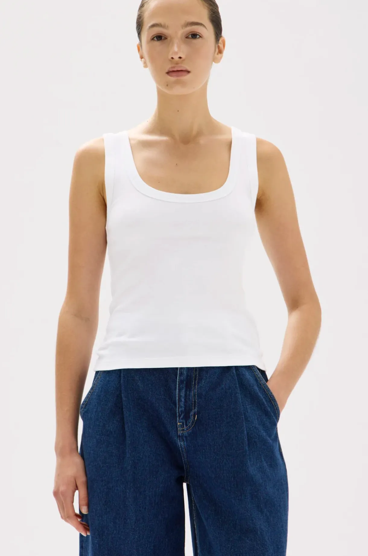 paulina_scoop_tank__white_0.webp Discount Assembly Label Paulina Scoop Tank - White