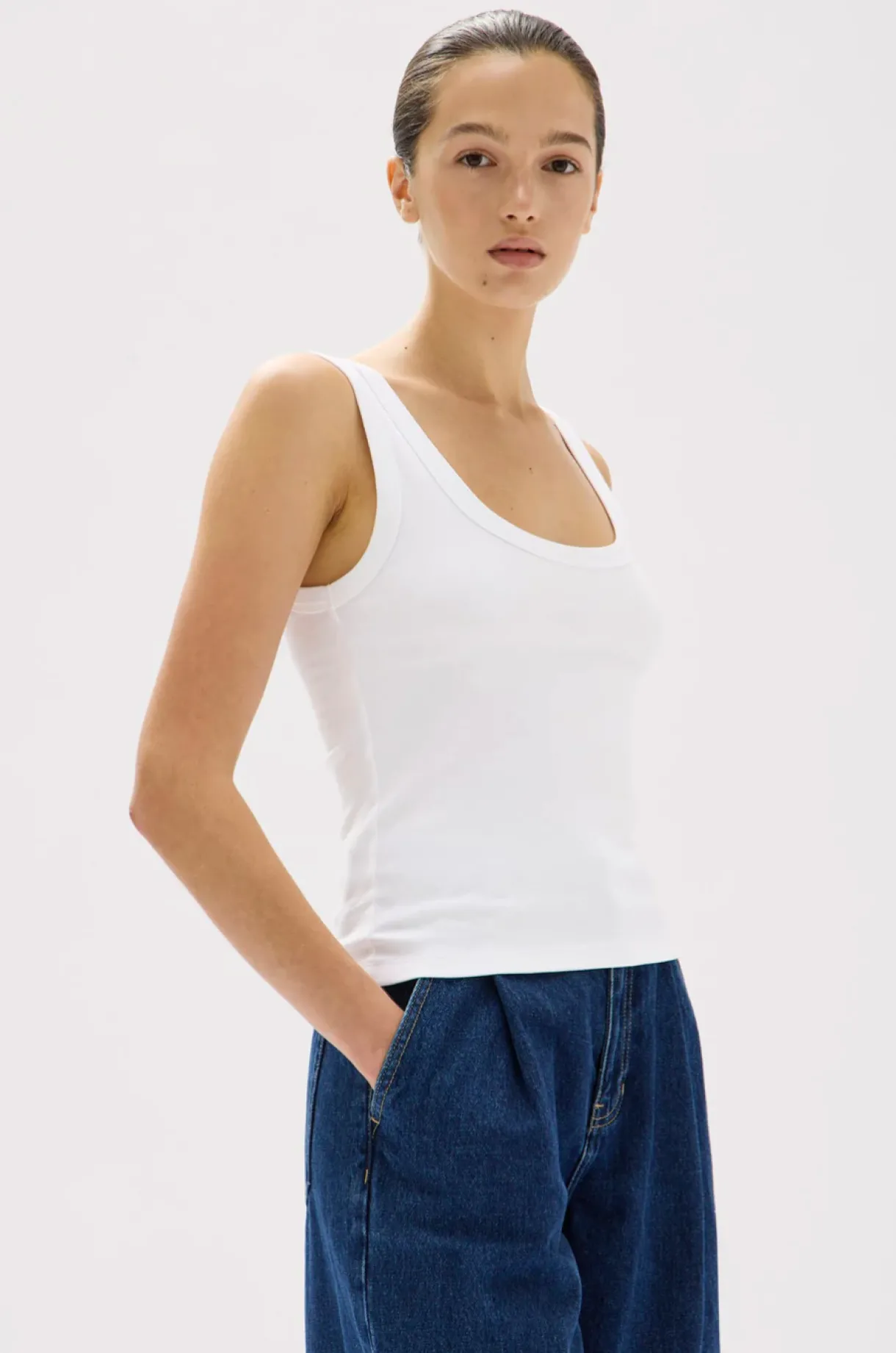 paulina_scoop_tank__white_1.webp Discount Assembly Label Paulina Scoop Tank - White
