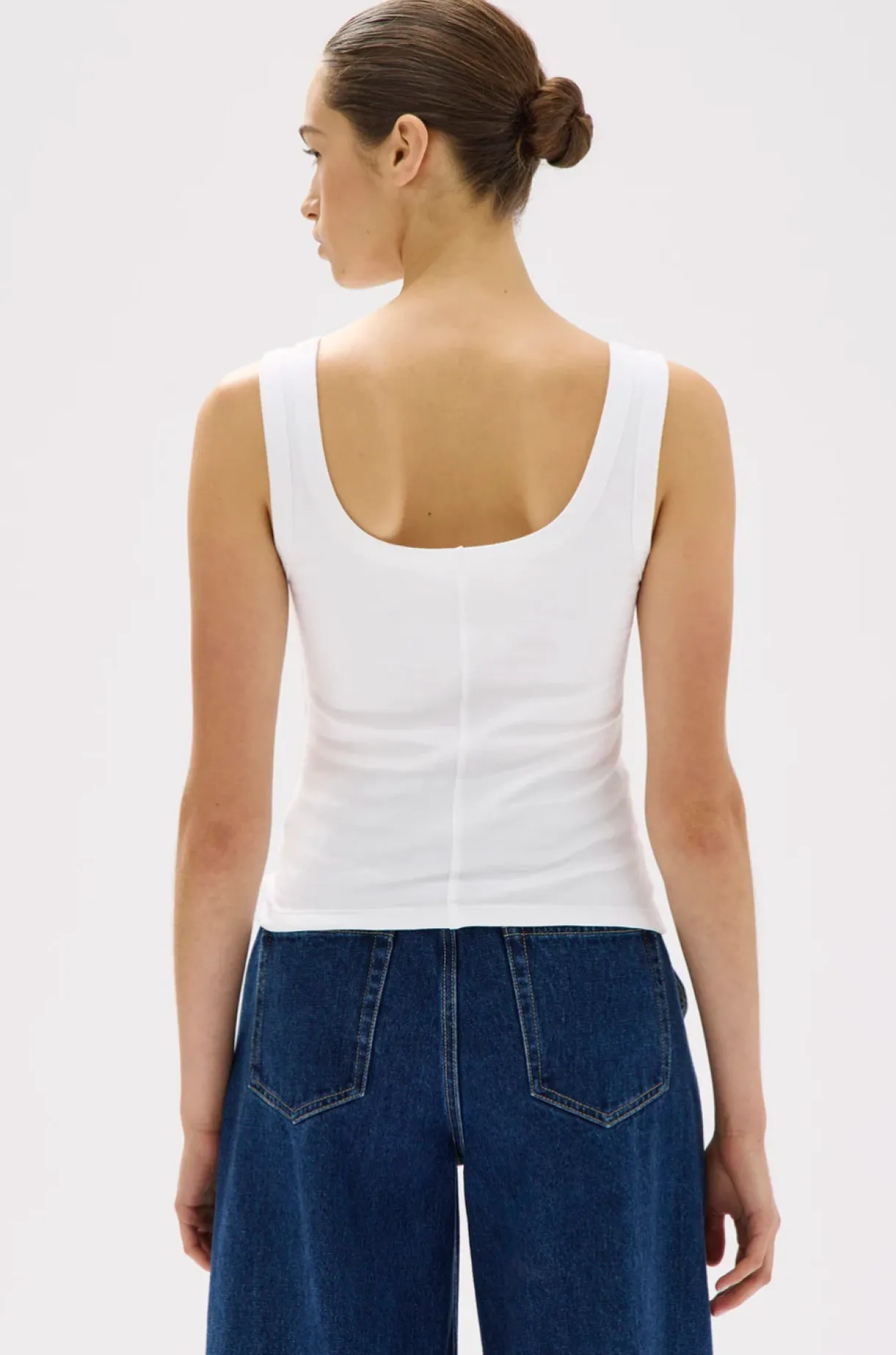 paulina_scoop_tank__white_2.webp Discount Assembly Label Paulina Scoop Tank - White