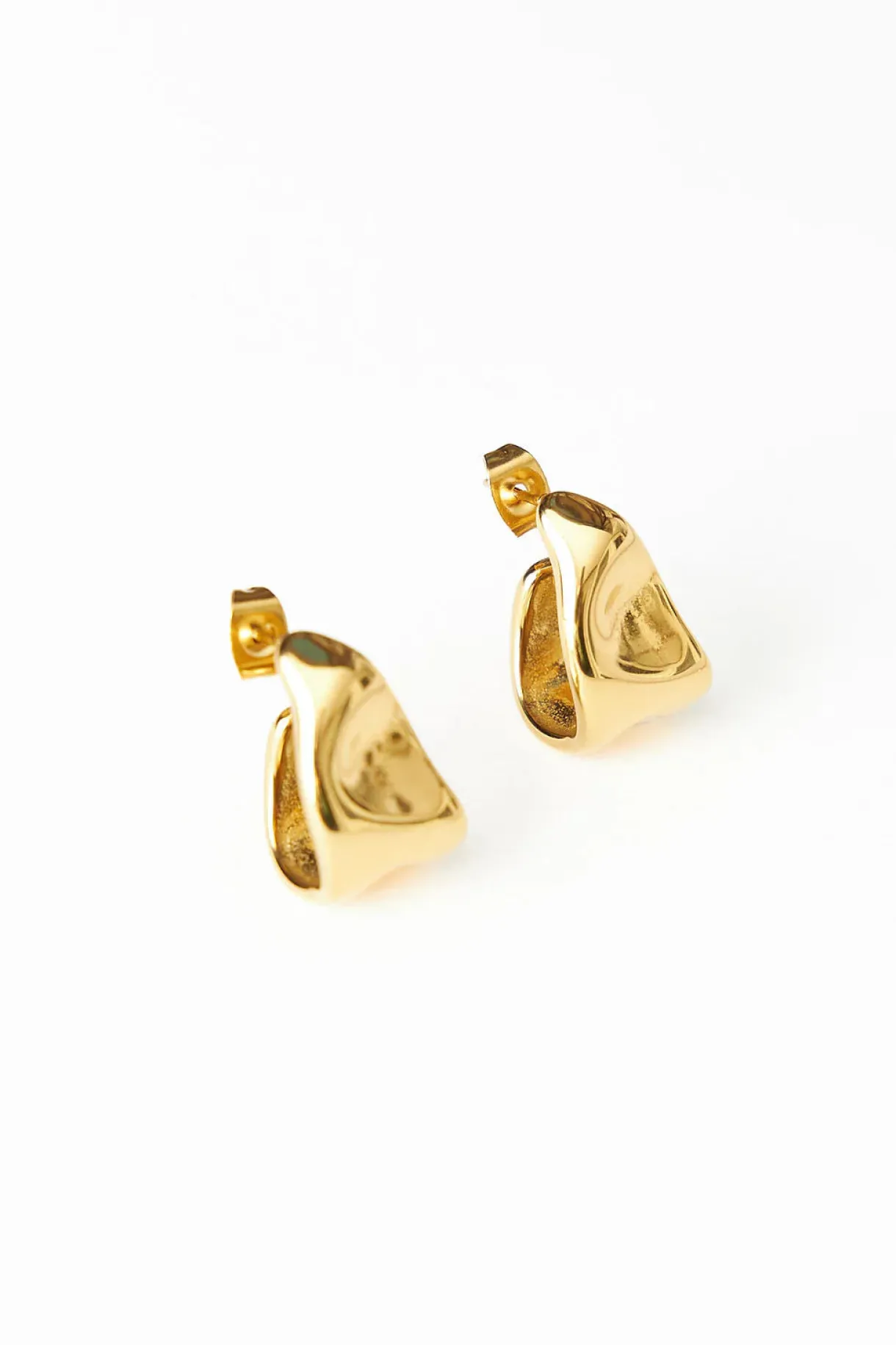 renee_earrings_1.webp Hot Love From Lilou Renee Earrings