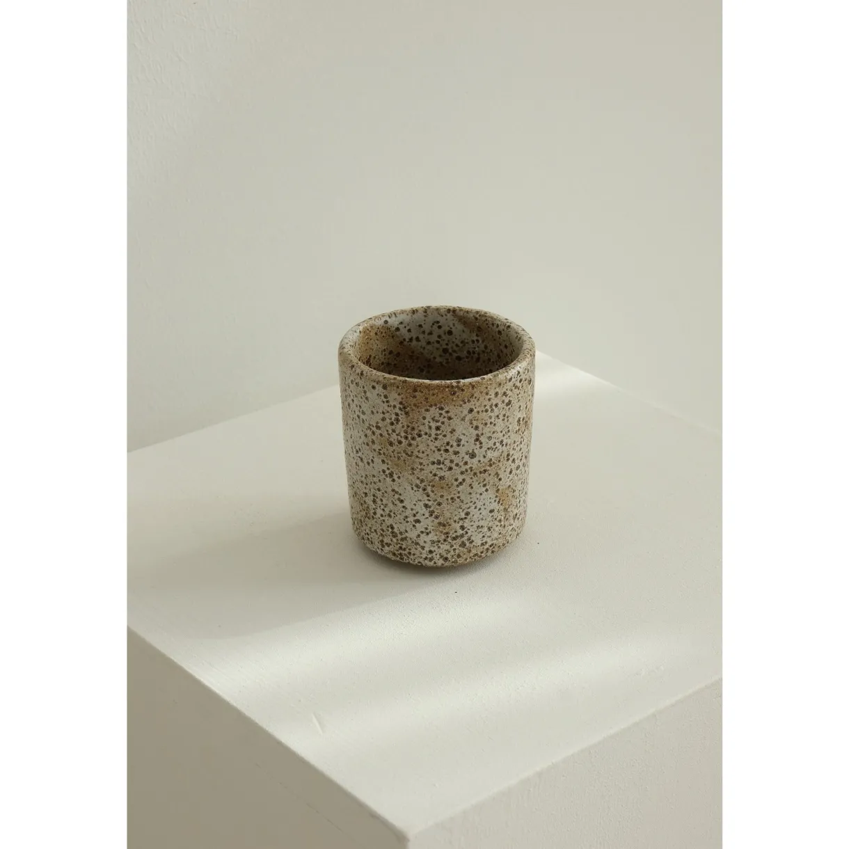tumbler_specklewhite_0.webp Hot Rachel Charge Tumbler Speckle/White