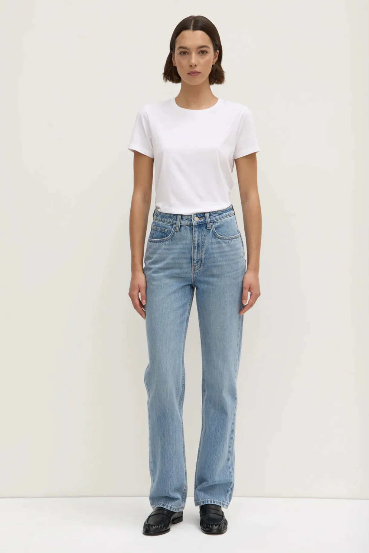 womens_classic_straight_l_0.webp Outlet Assembly Label Womens Classic Straight Leg Jean - Indigo Fade